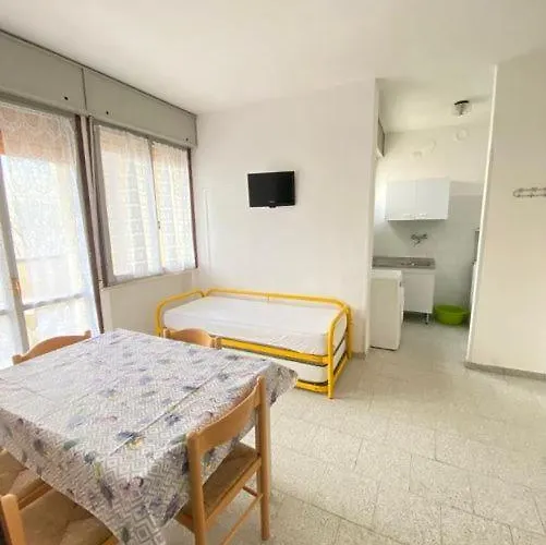 Complesso Mosaico Non Fornisce Prestazioni Di Carattere Alberghiero, Arredati Da Foto, Per Il Check In Agenzia Ferro Viale Francesco Petrarca 391 Ra * Lido Adriano