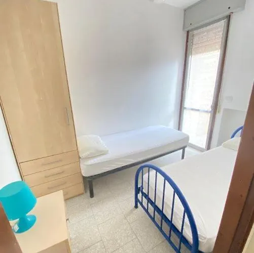 Complesso Mosaico Non Fornisce Prestazioni Di Carattere Alberghiero, Arredati Da Foto, Per Il Check In Agenzia Ferro Viale Francesco Petrarca 391 Ra