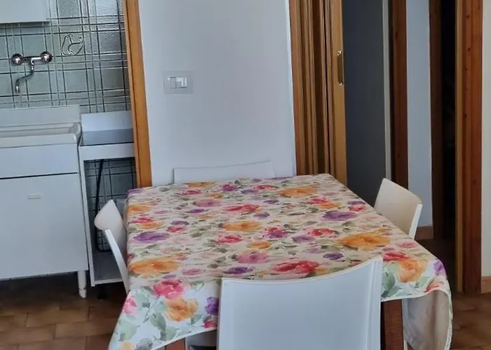 Complesso Mosaico Non Fornisce Prestazioni Di Carattere Alberghiero, Arredati Da Foto, Per Il Check In Agenzia Ferro Viale Francesco Petrarca 391 Ra