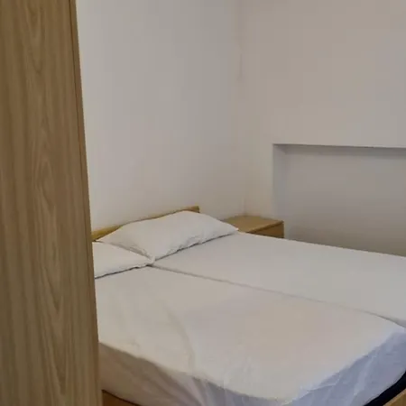 Apartmán Complesso Mosaico Non Fornisce Biancheria Da Letto,non Fornisce Asciugamani Non Fornisce Prodotti In Genere, Arredati Da Foto, Per Il Check In Agenzia Ferro Viale Francesco Petrarca 391 Ra