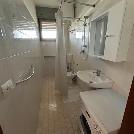 Complesso Mosaico Non Fornisce Prestazioni Di Carattere Alberghiero, Arredati Da Foto, Per Il Check In Agenzia Ferro Viale Francesco Petrarca 391 Ra Lejlighed